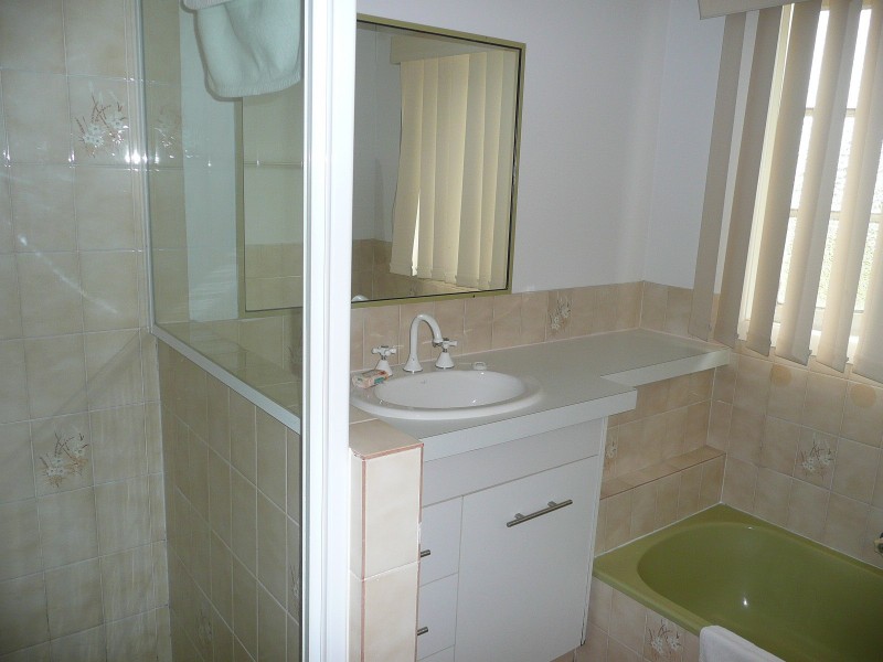 35 Pear St, Greenslopes QLD 4120