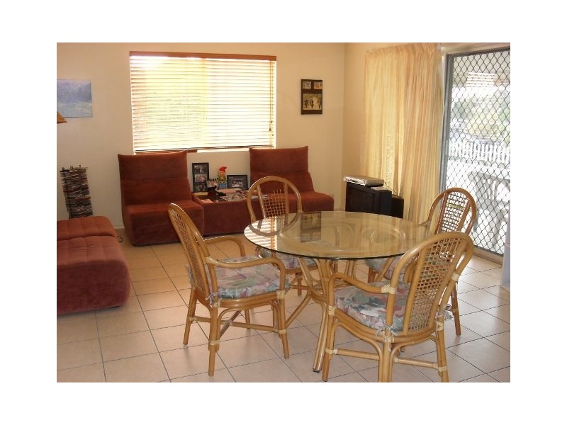 4/7 Robinson St, Coorparoo QLD 4151