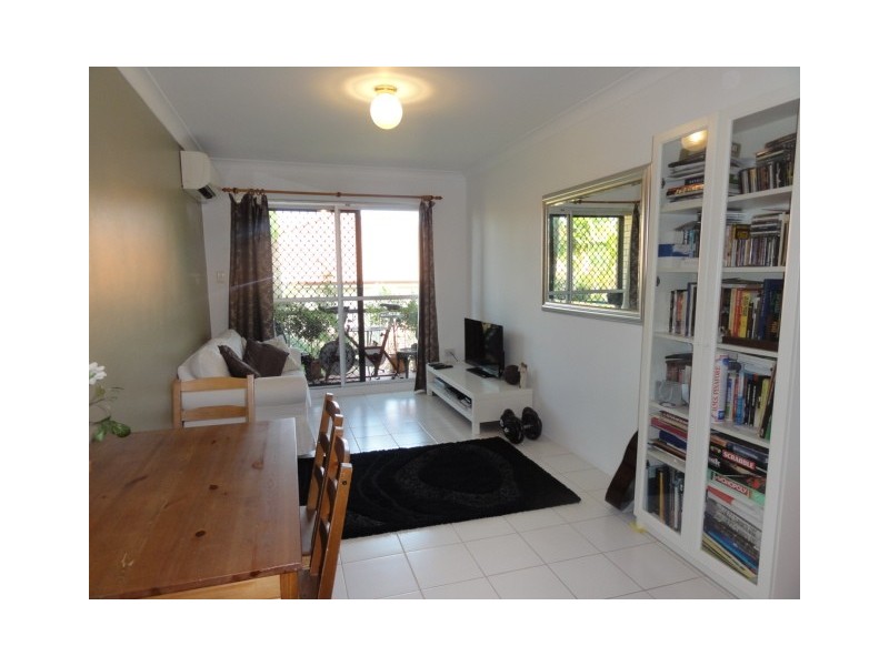 8/81 Kitchener Street, Coorparoo QLD 4151