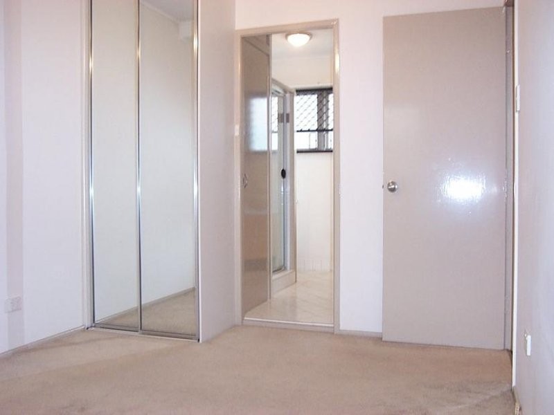2/25 Young Street, Milton QLD 4064