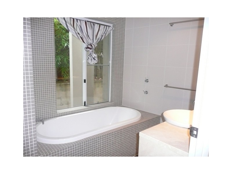 28 Pine Street, Bulimba QLD 4171