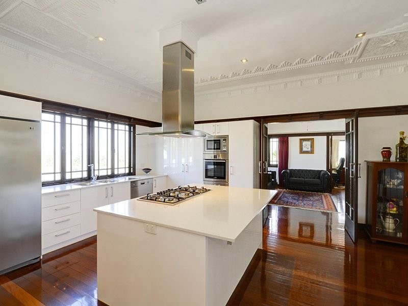 19 Pinecroft Street, Camp Hill QLD 4152