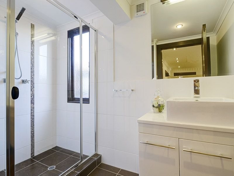 19 Pinecroft Street, Camp Hill QLD 4152