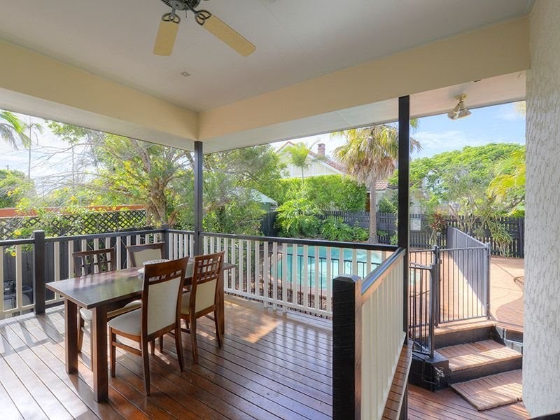 19 Pinecroft Street, Camp Hill QLD 4152