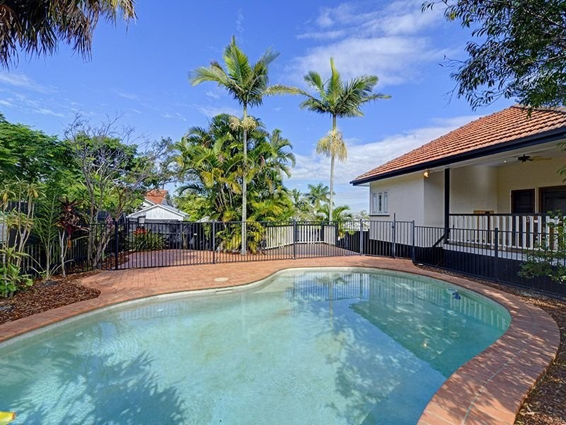 19 Pinecroft Street, Camp Hill QLD 4152