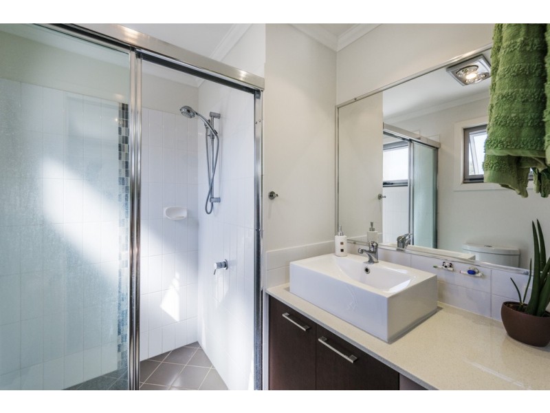 27 Birdwood Road, Holland Park West QLD 4121