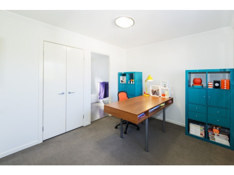 27 Birdwood Road, Holland Park West QLD 4121