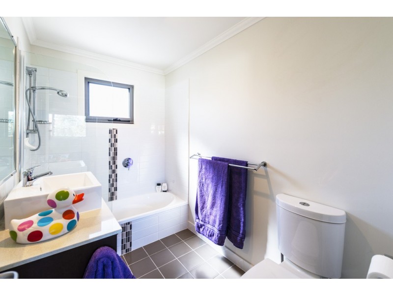 27 Birdwood Road, Holland Park West QLD 4121