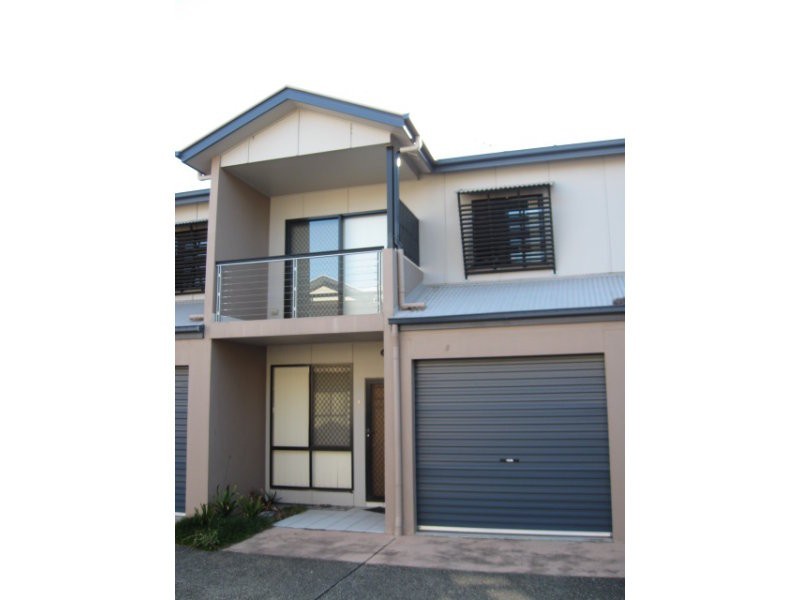 2/7 Cardross Street, Yeronga QLD 4104