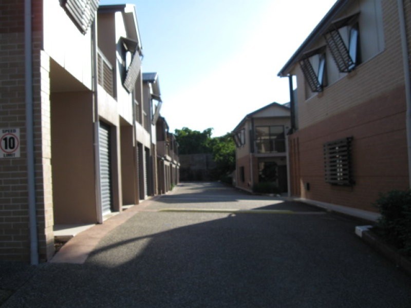 2/7 Cardross Street, Yeronga QLD 4104