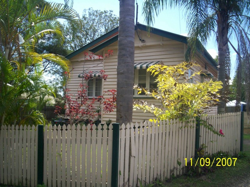 10 Tarn Street, Fairfield QLD 4103