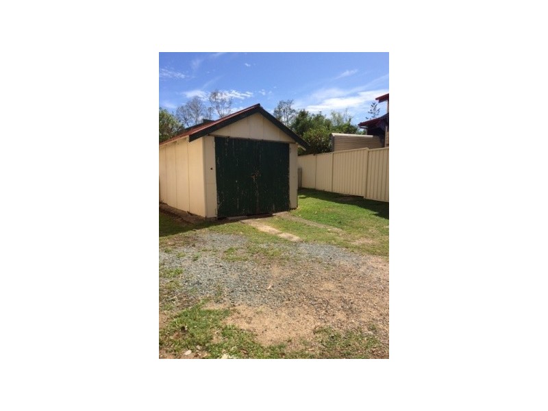 10 Tarn Street, Fairfield QLD 4103