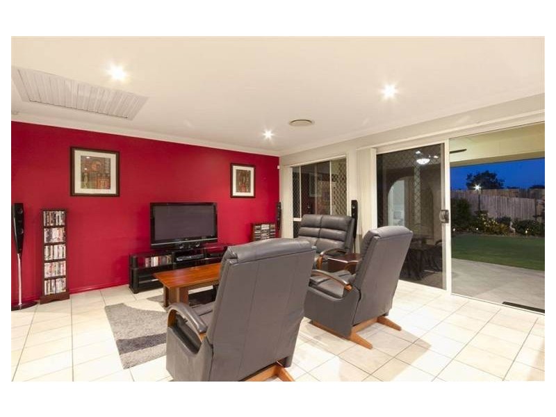 31 Underwood Street, Wakerley QLD 4154