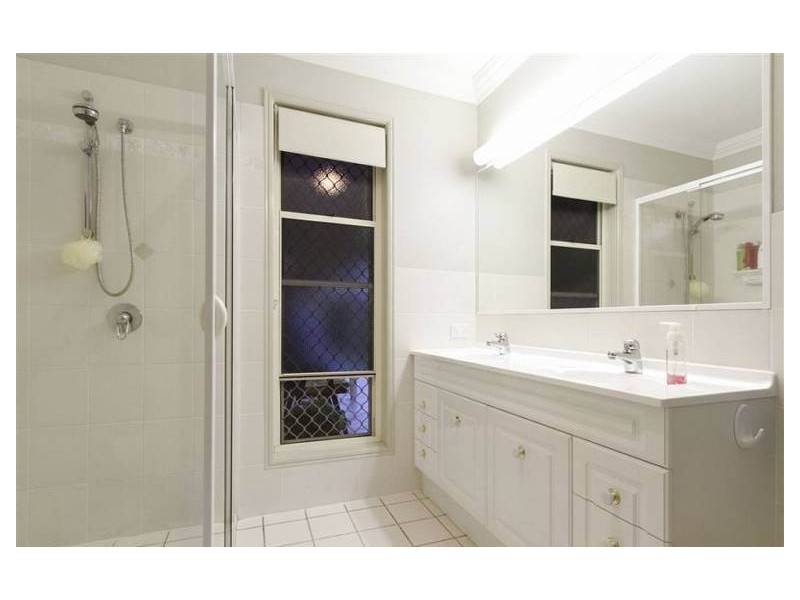 31 Underwood Street, Wakerley QLD 4154