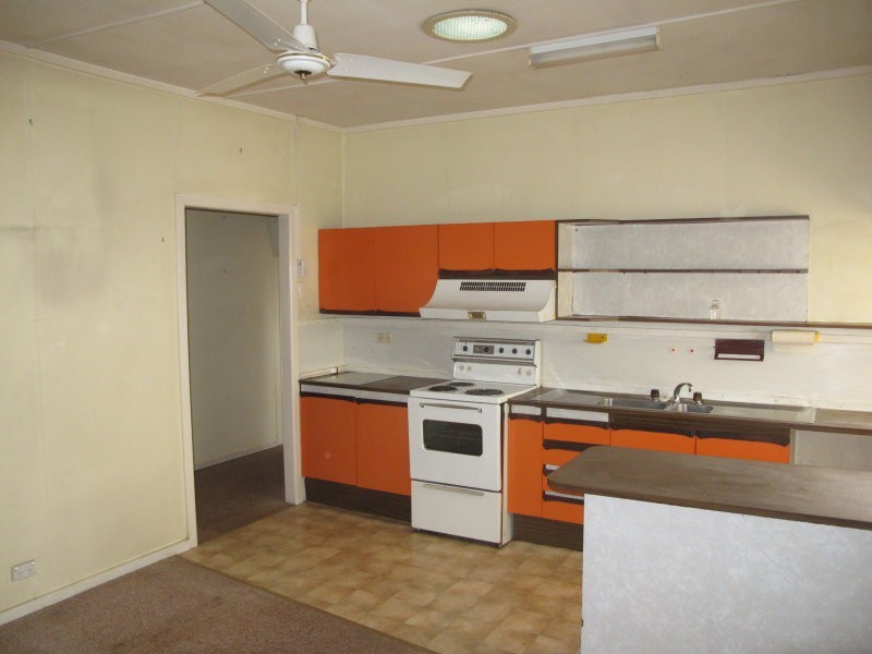 16 Short Street, Ipswich QLD 4305
