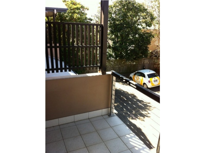 2/7 Cardross Street, Yeerongpilly QLD 4105