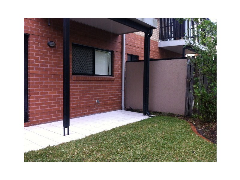 2/7 Cardross Street, Yeerongpilly QLD 4105