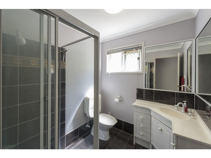 8 Bluebell Place, Calamvale QLD 4116