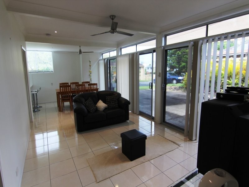 16 Omeo Street, Macgregor QLD 4109