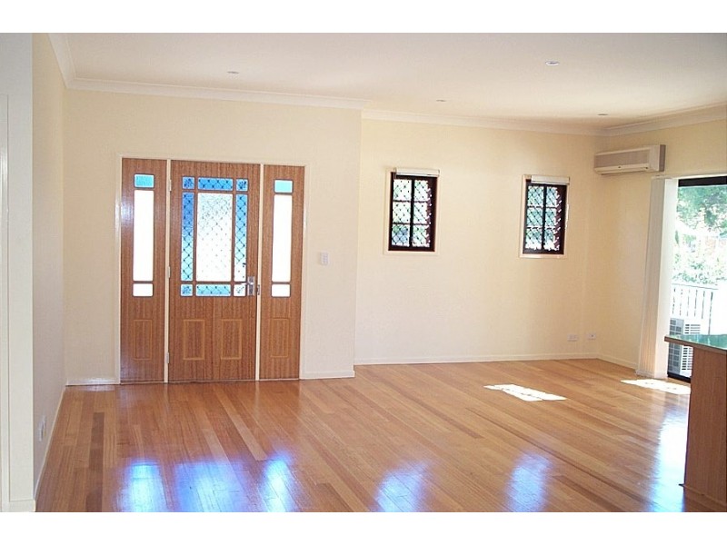 2/101 Sir Fred Schonell, St Lucia QLD 4067