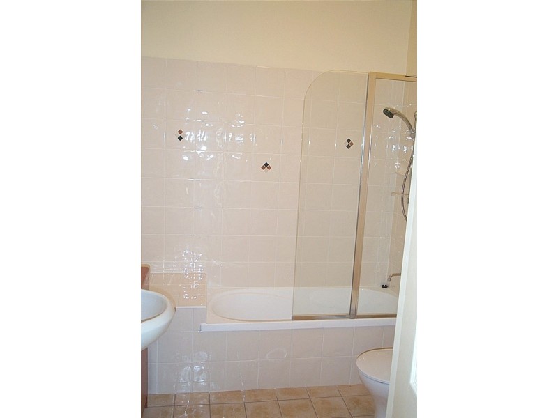 2/101 Sir Fred Schonell, St Lucia QLD 4067