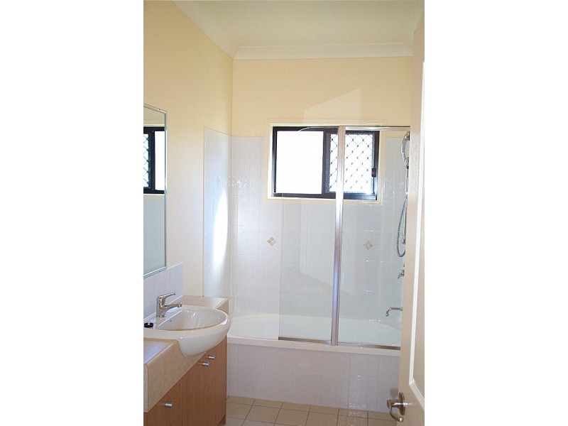 2/101 Sir Fred Schonell, St Lucia QLD 4067