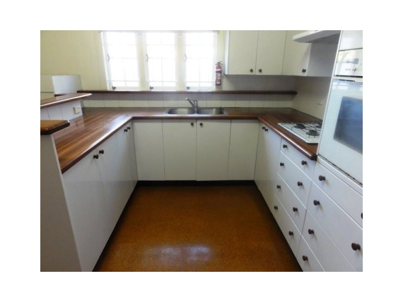 1 Swain Street, Holland Park QLD 4121