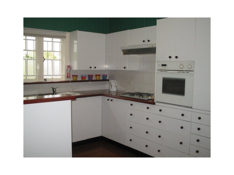 1 Swain Street, Holland Park QLD 4121