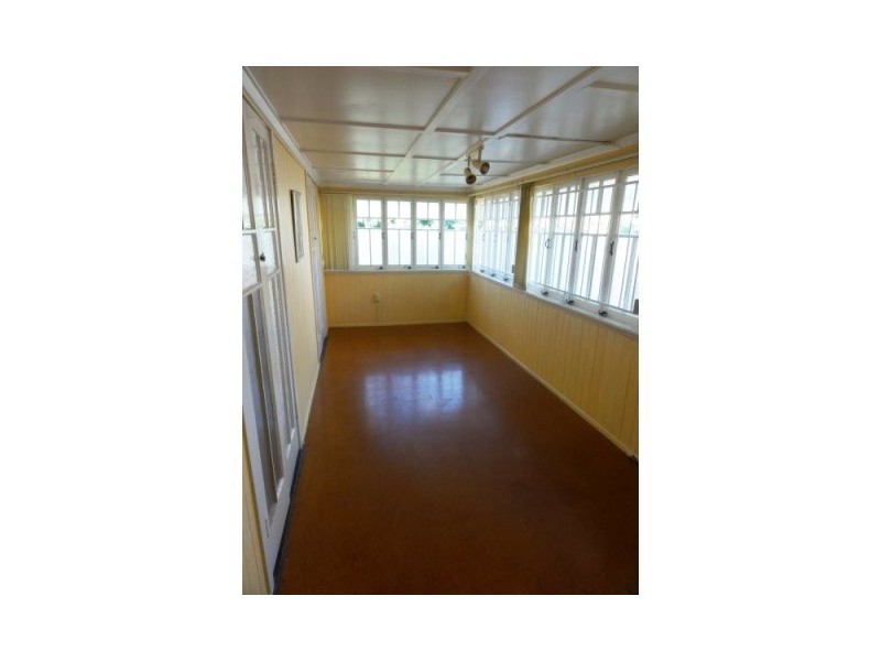 1 Swain Street, Holland Park QLD 4121