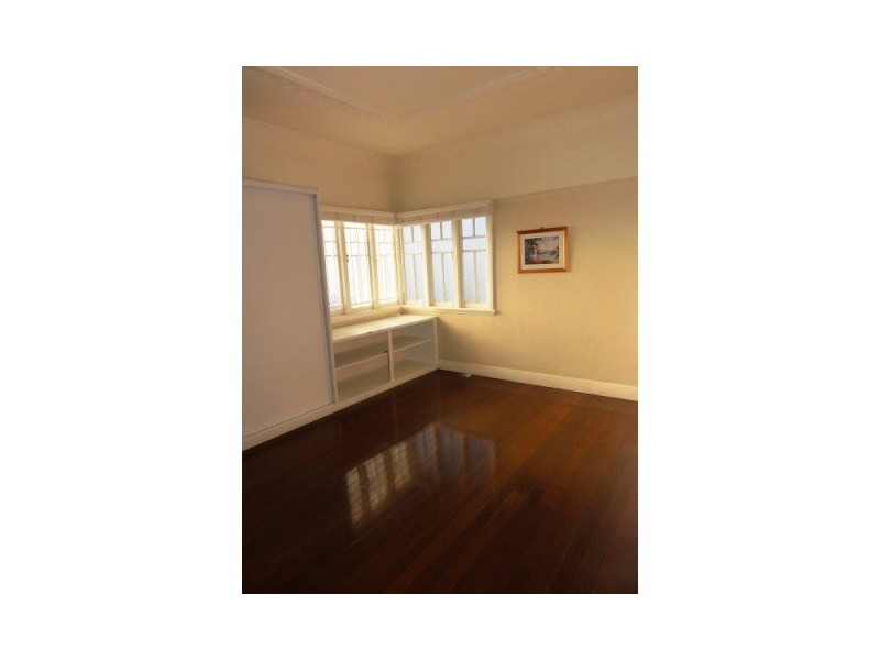 1 Swain Street, Holland Park QLD 4121