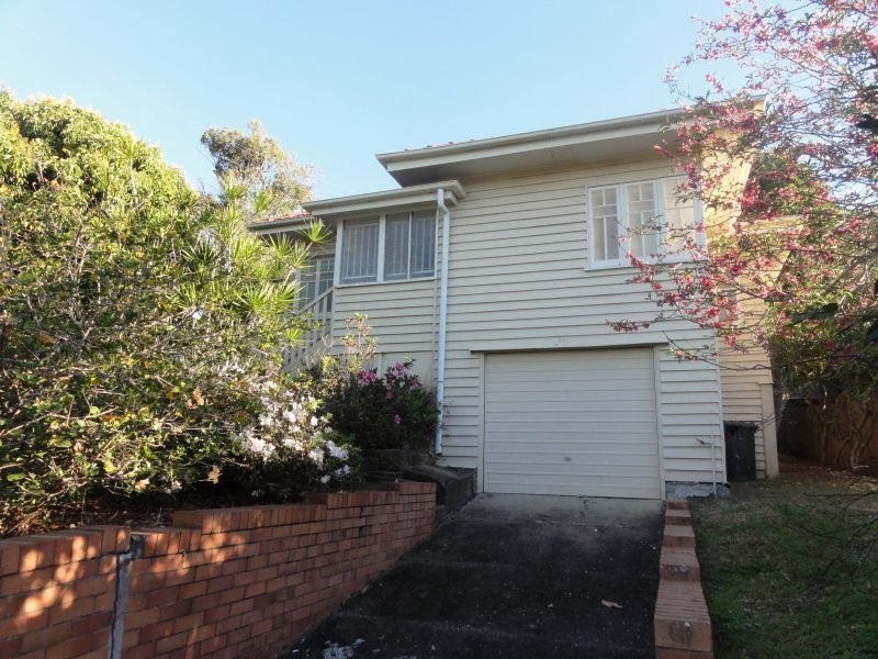 1 Swain Street, Holland Park QLD 4121