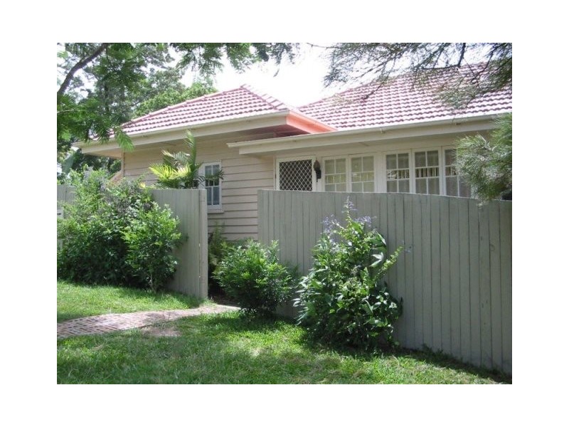 1 Swain Street, Holland Park QLD 4121