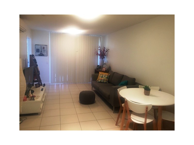 18/11 Riding Road, Hawthorne QLD 4171