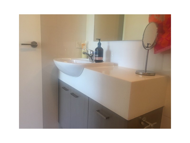 18/11 Riding Road, Hawthorne QLD 4171