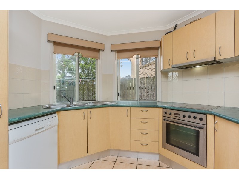 2/37 Nelson Parade, Indooroopilly QLD 4068