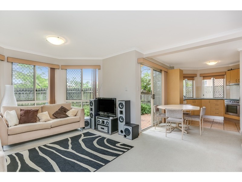 2/37 Nelson Parade, Indooroopilly QLD 4068