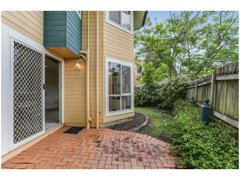 2/37 Nelson Parade, Indooroopilly QLD 4068