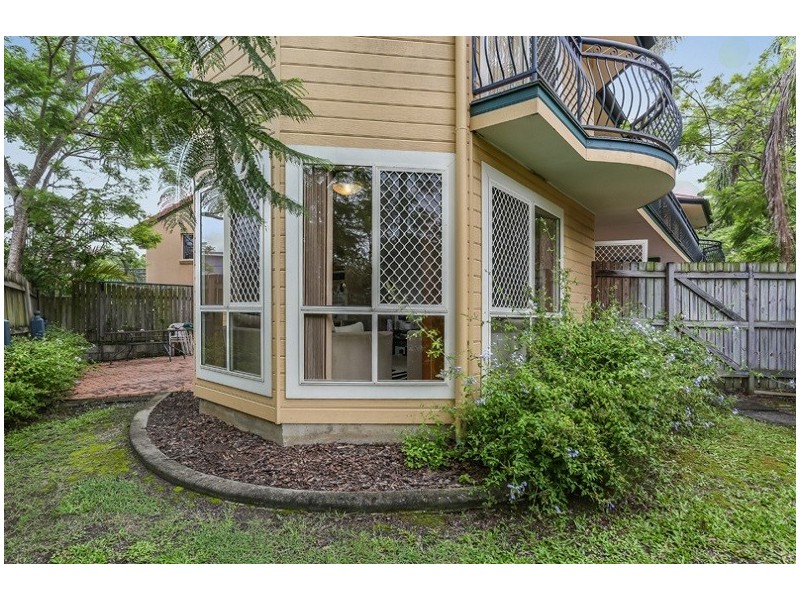 2/37 Nelson Parade, Indooroopilly QLD 4068