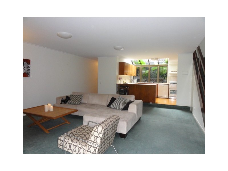 2/8 Pampling Street, Camp Hill QLD 4152