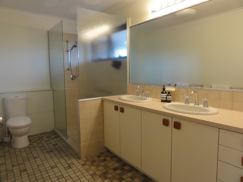 2/8 Pampling Street, Camp Hill QLD 4152