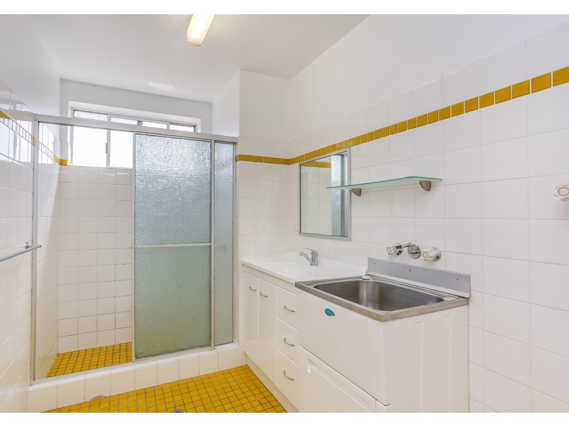 1/123 Old Cleveland Road, Greenslopes QLD 4120