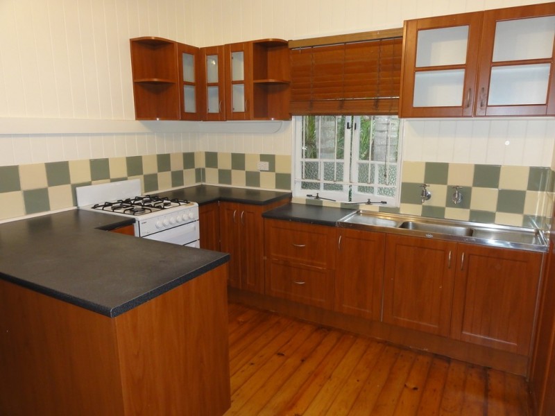 24 Fenton Street, Fairfield QLD 4103