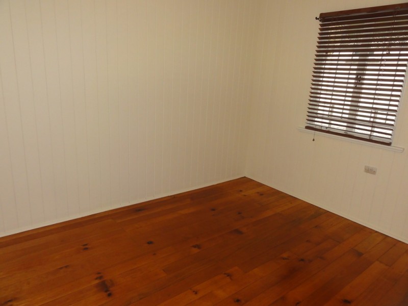 24 Fenton Street, Fairfield QLD 4103