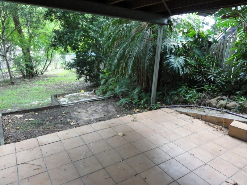 24 Fenton Street, Fairfield QLD 4103