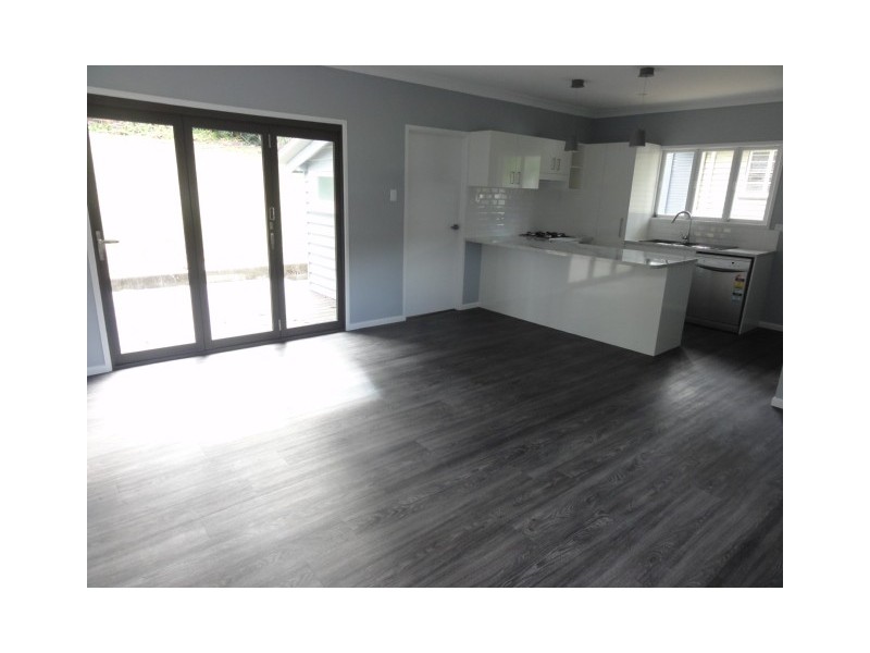 90 Nursery Road, Holland Park QLD 4121