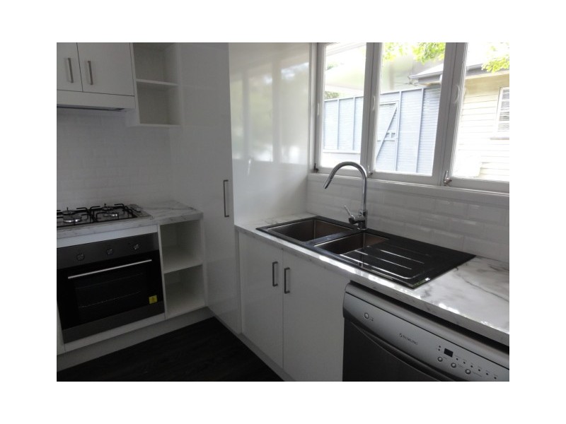 90 Nursery Road, Holland Park QLD 4121