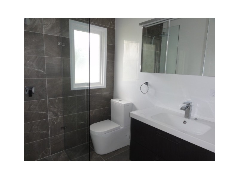 90 Nursery Road, Holland Park QLD 4121