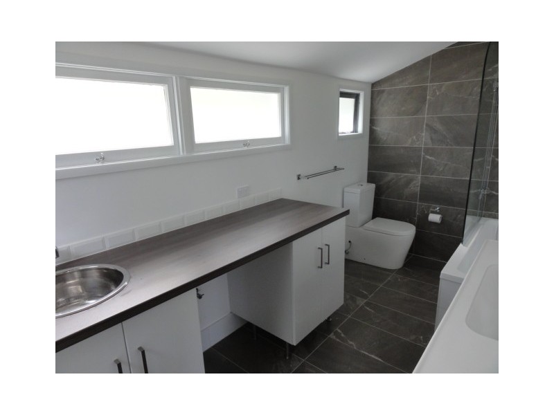 90 Nursery Road, Holland Park QLD 4121