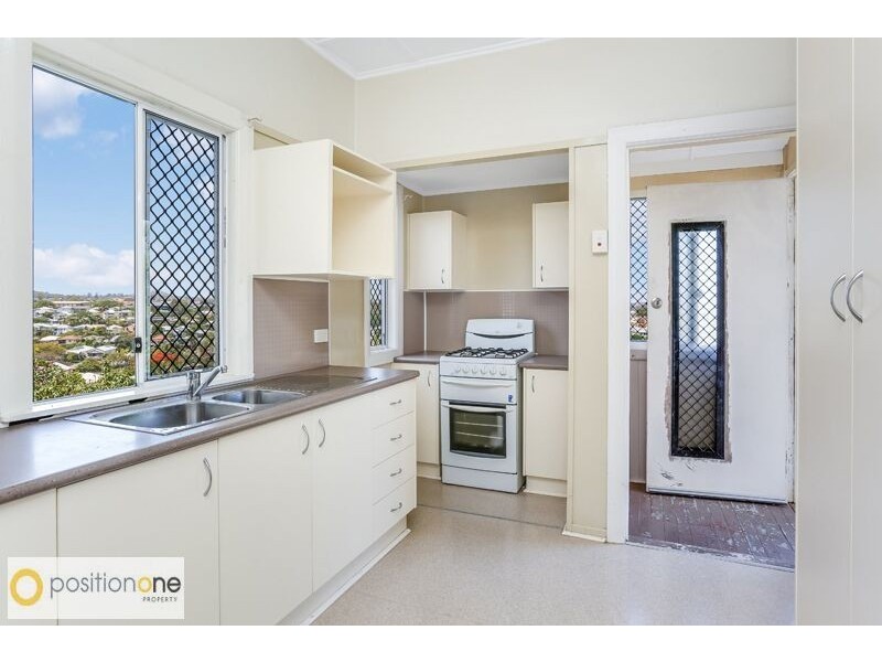 12 Quirinal Crescent, Norman Park QLD 4170