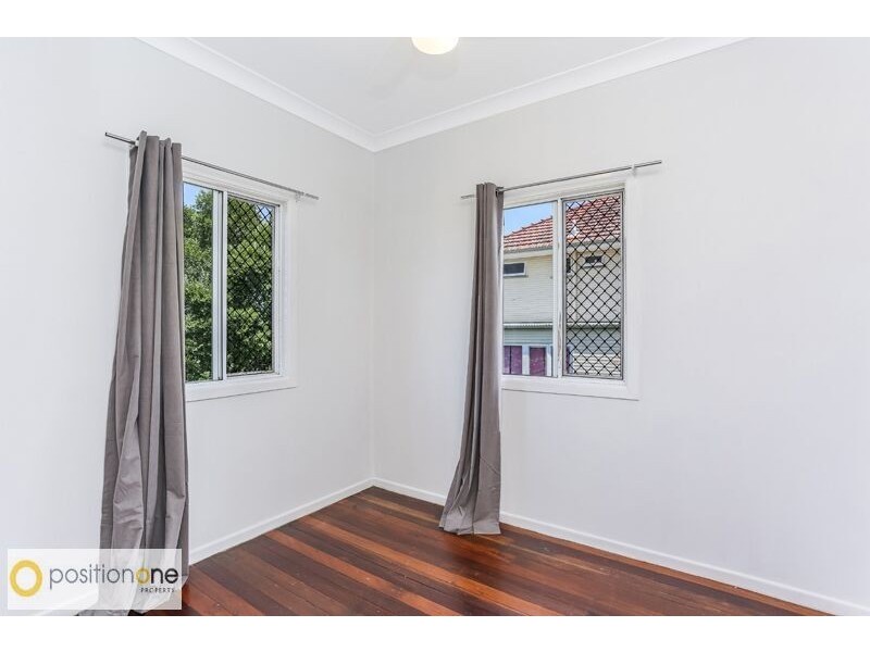 12 Quirinal Crescent, Norman Park QLD 4170